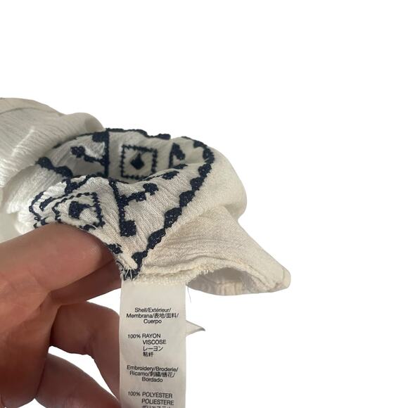 Gap Women's Size XS White‎ Blue Boho Flowy Embroidered Top - Picture 5 of 8